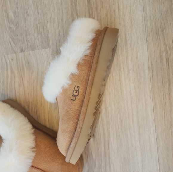 UGG Moraene Slipper - Kids' sizes 11 & 13 - Picture 4 of 5
